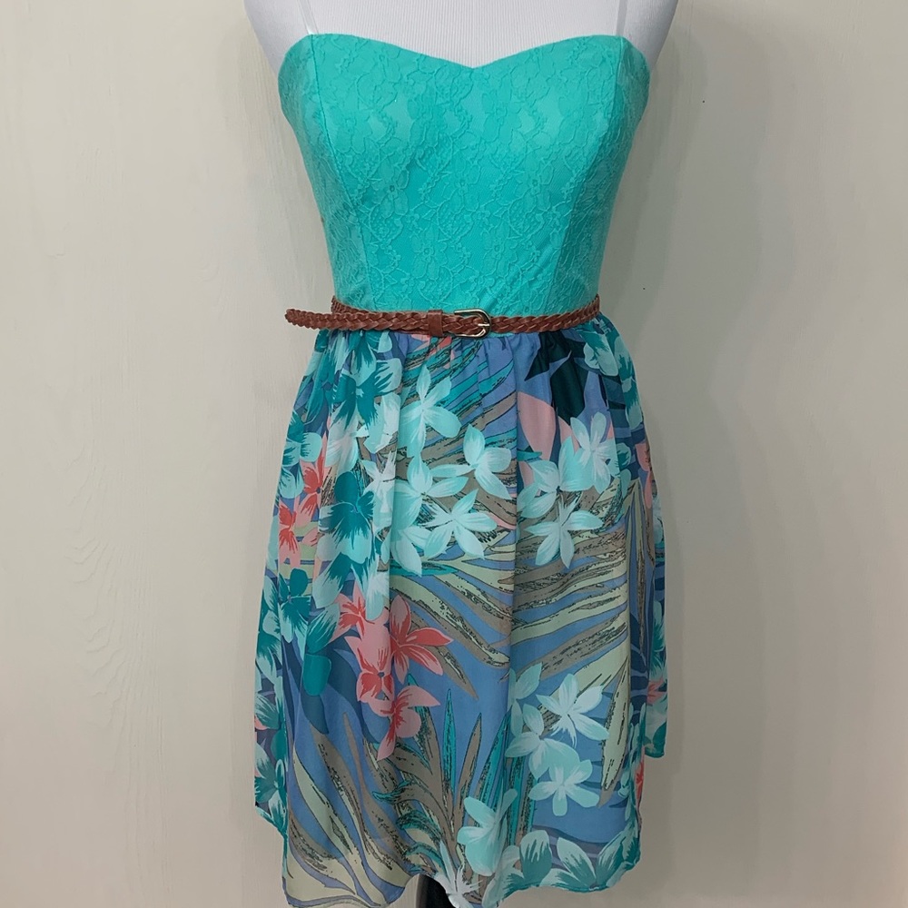 City Triangles | Juniors Dress